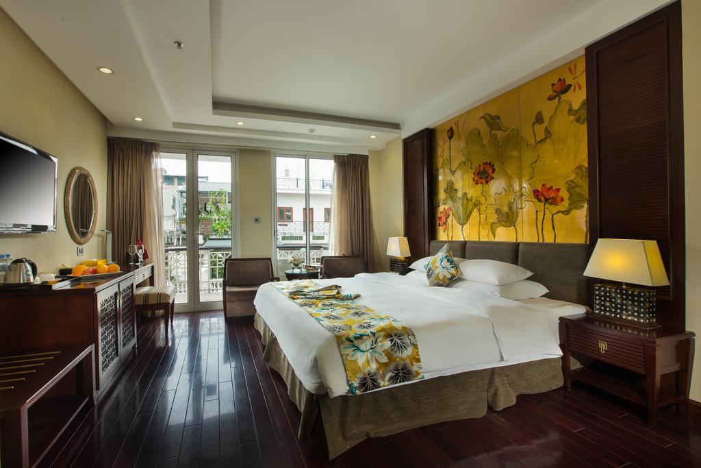 Junior Suite with Balcony